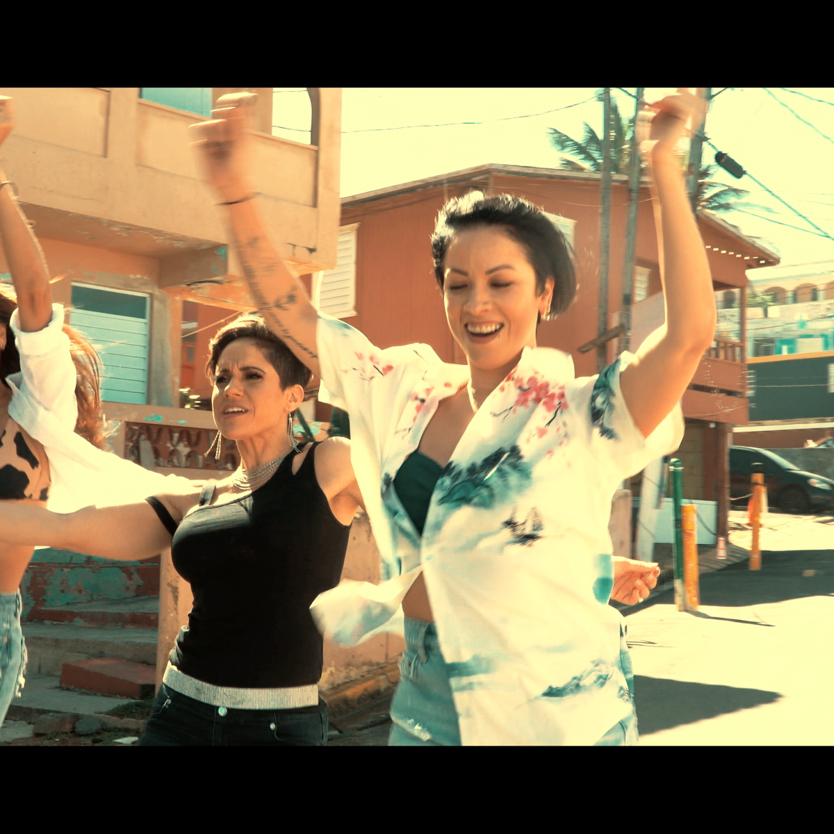 «Soy Tu Guajira» es el nuevo video de Izis «La Enfermera de la Salsa»